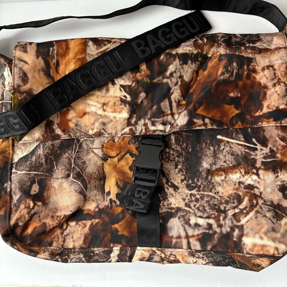NWOT BAGGU Nylon Messenger Bag - Photo Forest - Picture 4 of 13